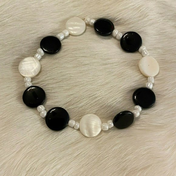 BLack White Mother of Pearl Bead Bracelet Stretch Painted 6652 - Picture 4 of 9